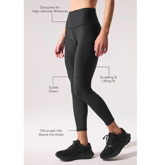 ALO Yoga Pants - ALO Yoga 7/8 High-Waist Airlift Legging in Black (Size XXS)